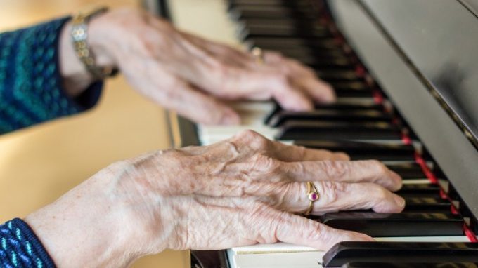 Malattia Di Alzheimer La Musica Aiuta A Gestire Gli Effetti Della Demenza